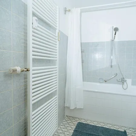 In Metternich Fuer 5 Personen Apartment *